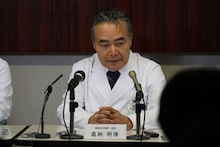 岩松了扮する嘉納明博。