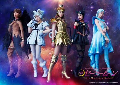 左から悠斗イリヤ演じるセーラーレッドクロウ、青木志穏演じるセーラーアイアンマウス、五十鈴ココ演じるセーラーギャラクシア、橋垣美佑演じるセーラーティンにゃんこ、小林由佳演じるセーラーアルーミナムセイレーン。