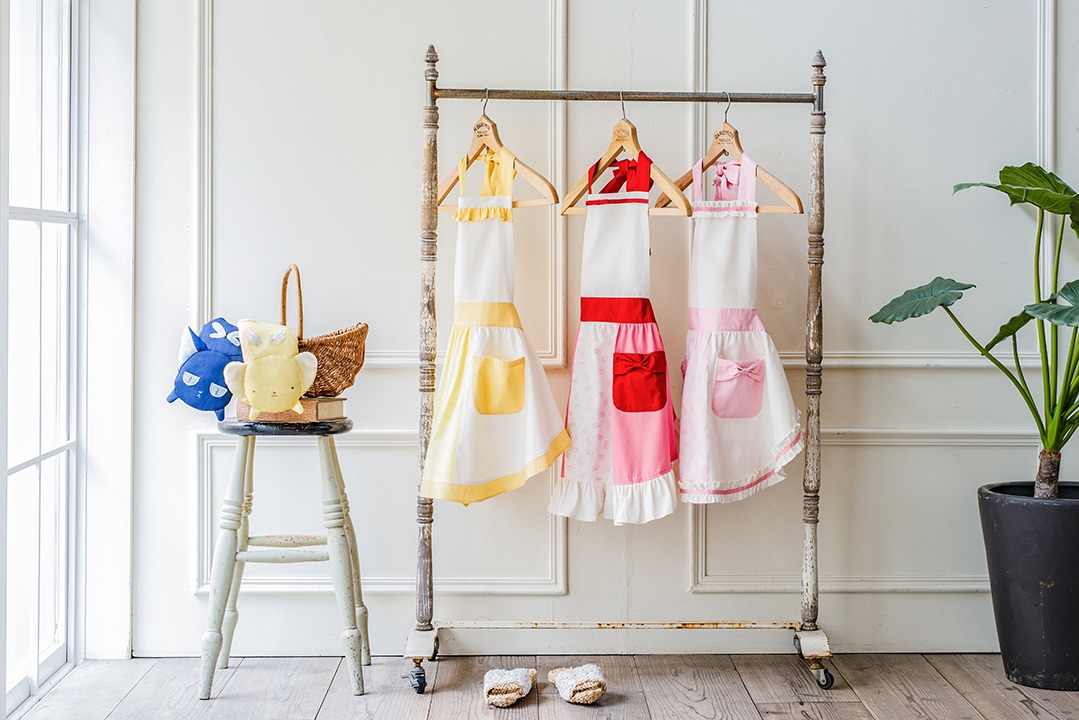 バトル衣装をイメージしたエプロンとミトンセット。