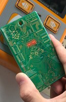 タチコマの基板カードケース（緑ver.）使用例。