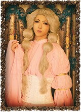 谷佳樹扮するミューバ。