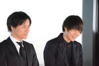 左から萩原健太郎監督、窪田正孝。