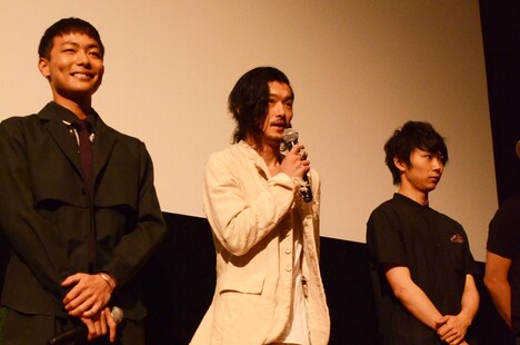 左から田中俊介、淵上泰史、須賀健太。