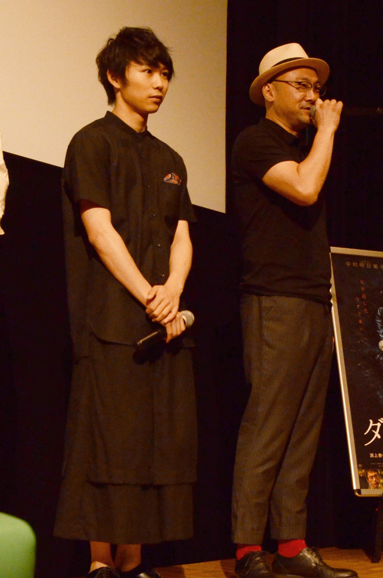 左から須賀健太、内田英治監督。