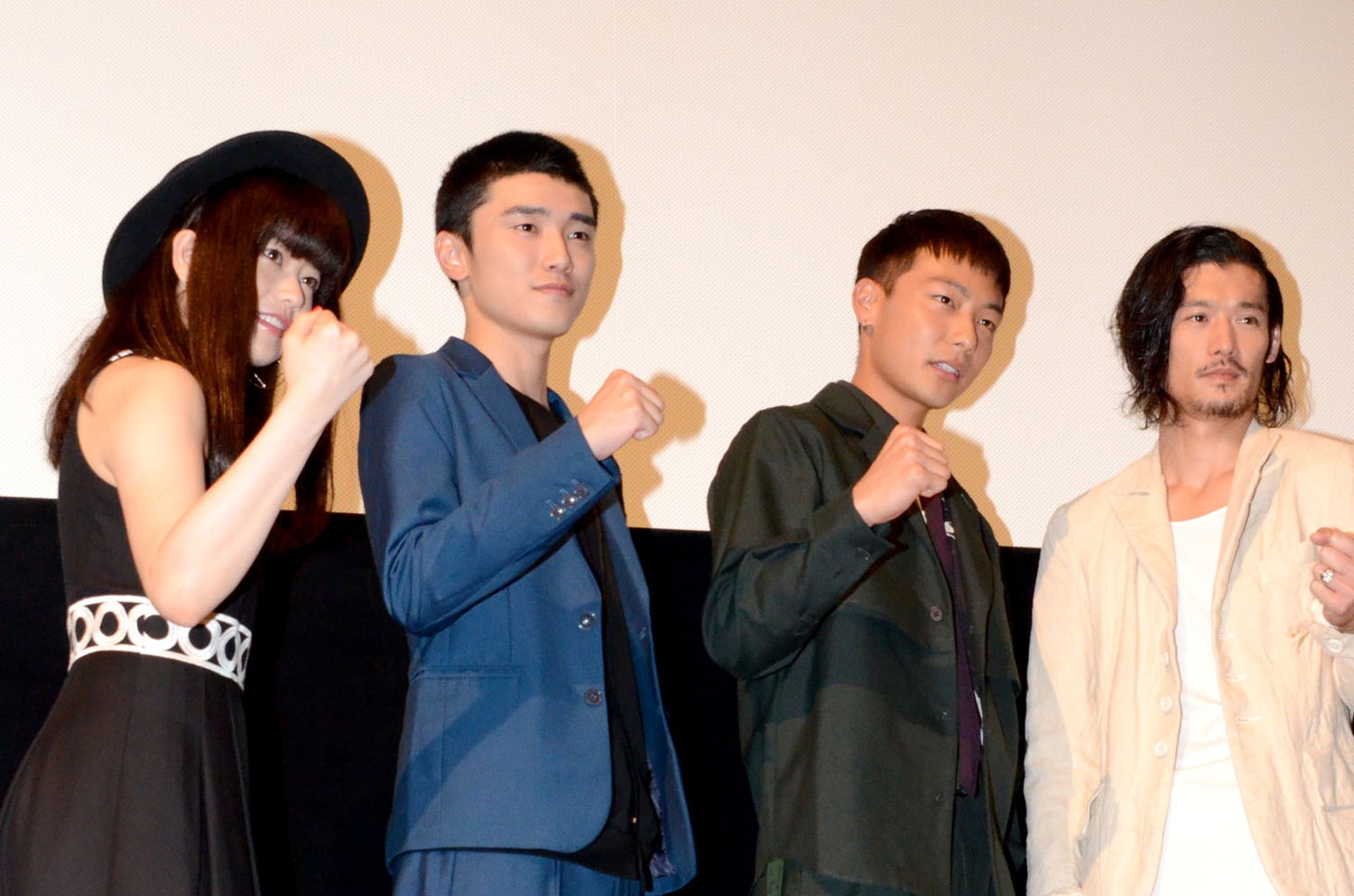 映画「ダブルミンツ」初日舞台挨拶の様子。