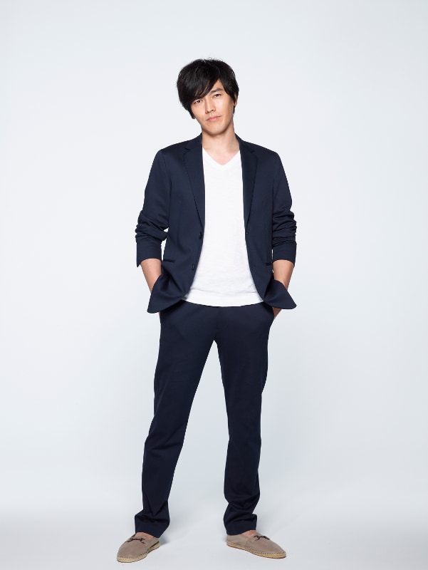 鈴木礼役を演じる要潤。