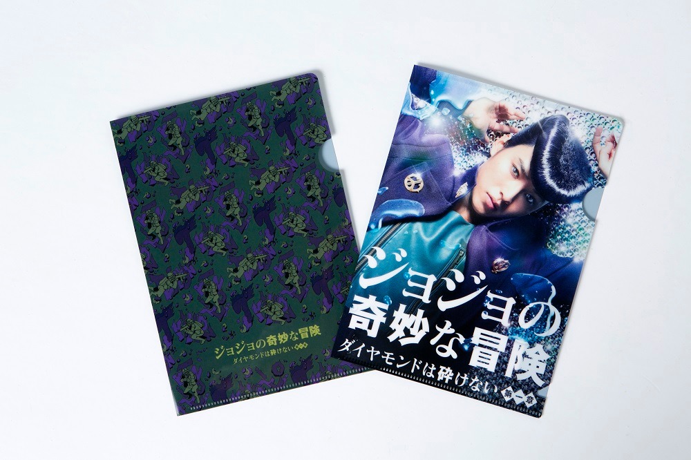 劇場前売券に付属する「チコっとサイズ グレートクリアファイル」。