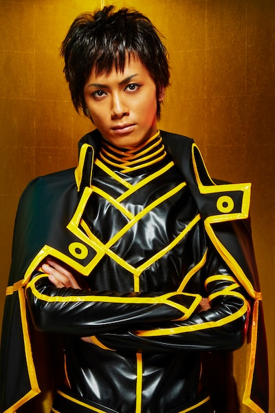 百地海臣に扮する小野健斗。