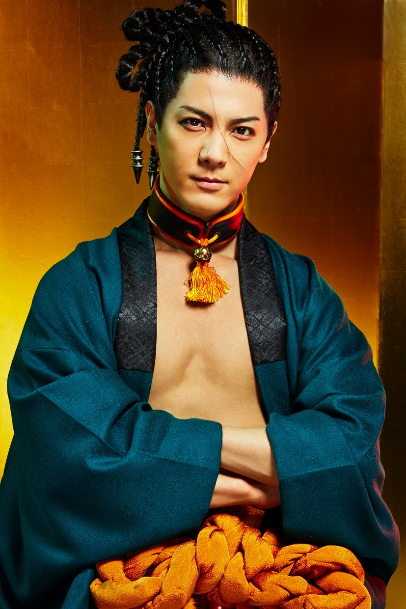島左近に扮する中村誠治郎。