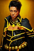 百地丹波に扮する角川裕明（Wキャスト）。