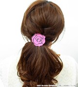 「少女革命ウテナ」をモチーフにしたヘアゴムの着用例。