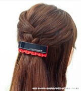 ウテナをモチーフにしたバレッタの着用例。