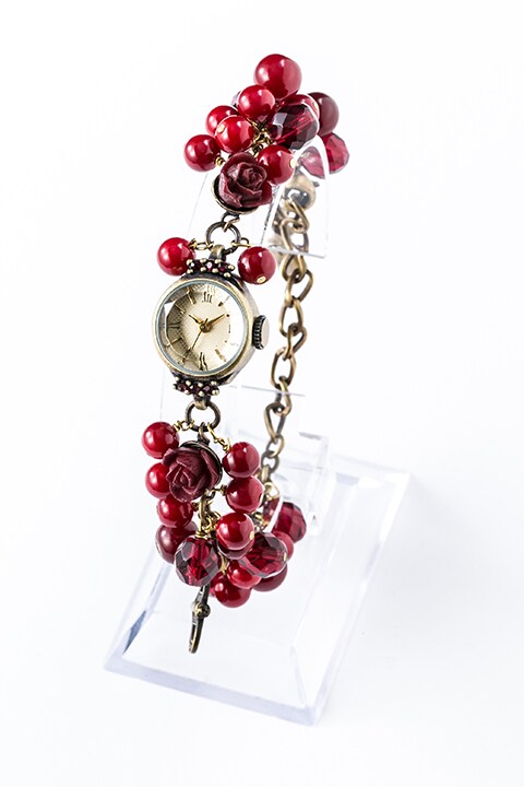 真紅モデルの腕時計。 - 真紅や水銀燈をイメージ、「ローゼンメイデン