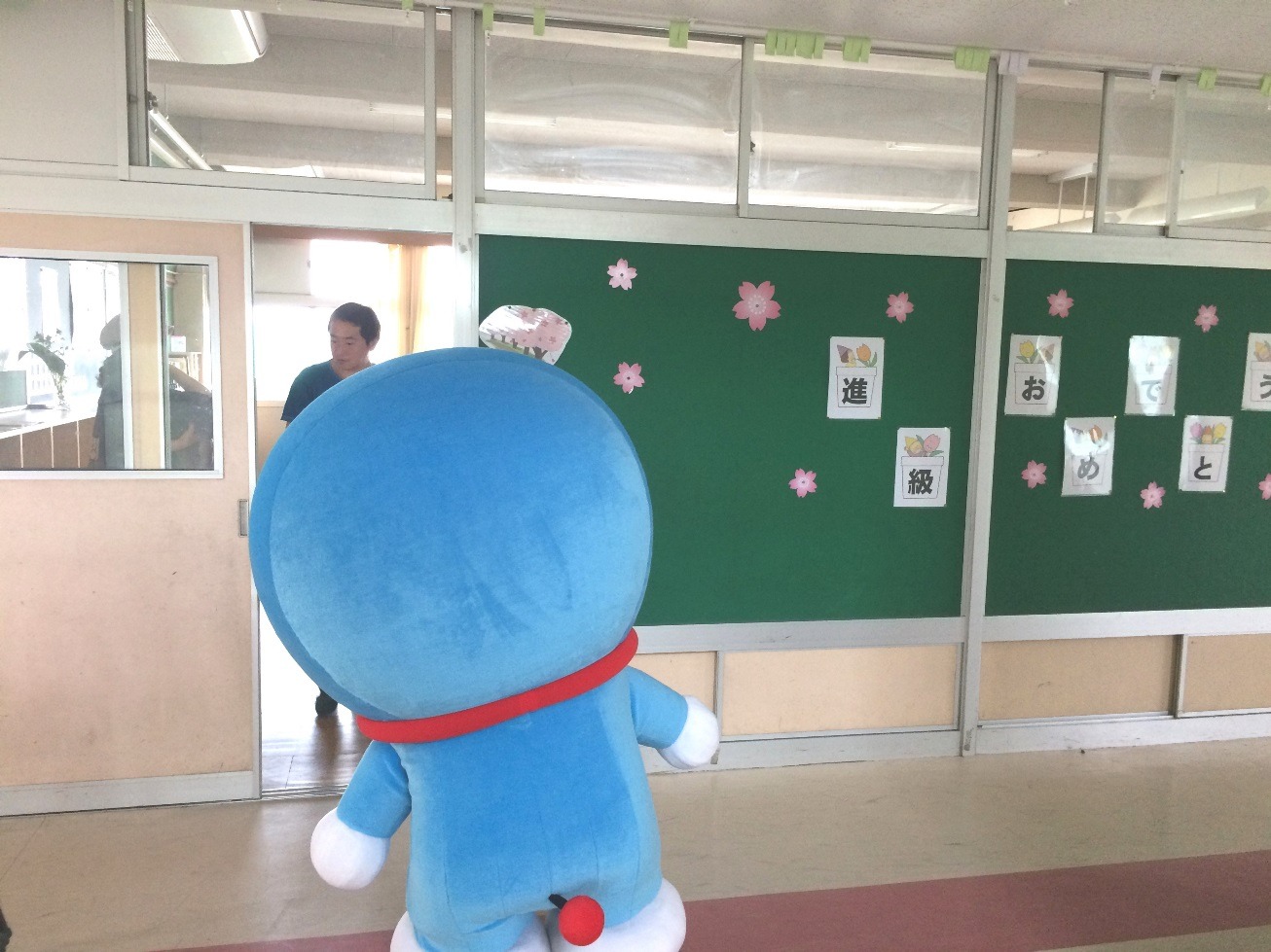 佐藤雅晴の制作風景。