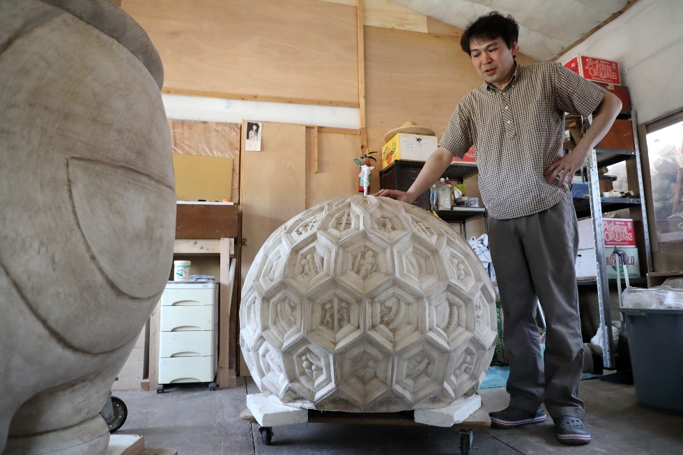 西尾康之の制作風景。