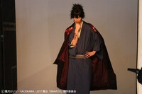 ビジュアル撮影中の様子。伊万里有演じる真田幸村。