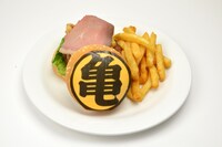 通常メニュー「天下一武道会前のはらごしらえ！ 悟空のパワーアップミートバーガー（ポテト付）」