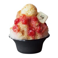 「二代目の英国風ロイヤルミルクティーかき氷～ストロベリーソース添え～」