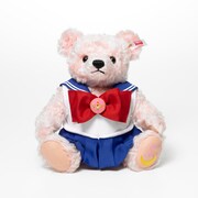 「シュタイフ×美少女戦士セーラームーン」テディベア、正面。