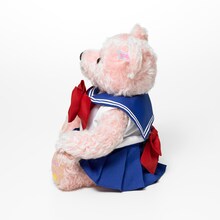 「シュタイフ×美少女戦士セーラームーン」テディベア、横向き（左）。