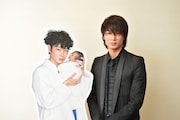 鴻鳥サクラ役の綾野剛。(c)TBS