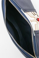 ルルーシュ・ヴィ・ブリタニアモデルのポーチ。