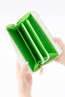 枢木スザクモデルのウォレットショルダー使用例。