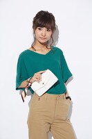 枢木スザクモデルのウォレットショルダー使用例。