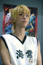 黄瀬涼太役の黒羽麻璃央。