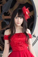 藤ノ木寧音役の小倉唯。