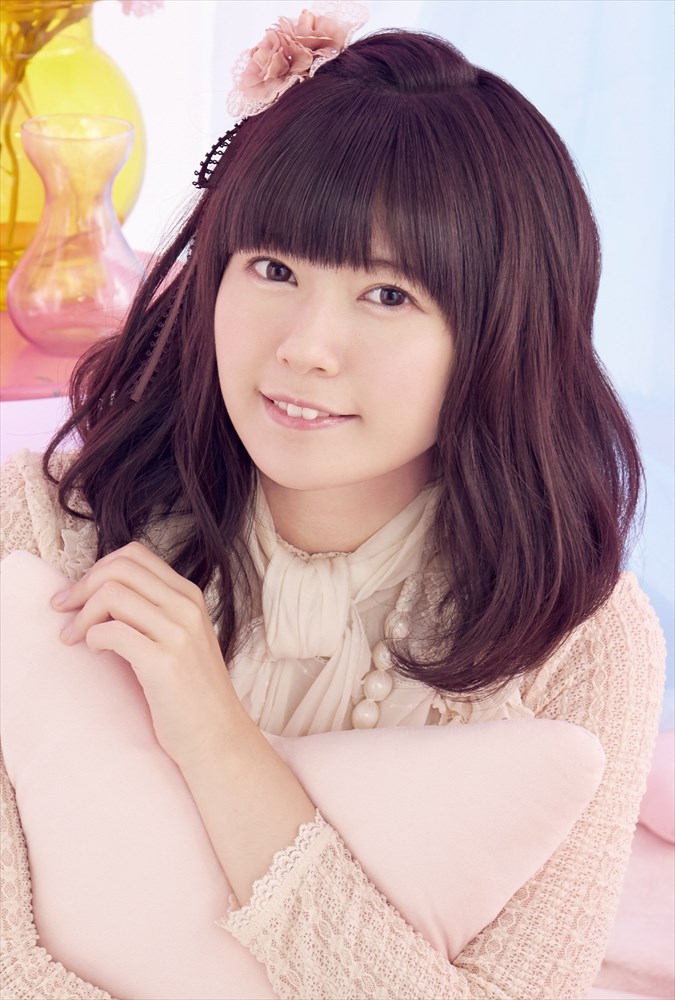 香椎結衣役の竹達彩奈。