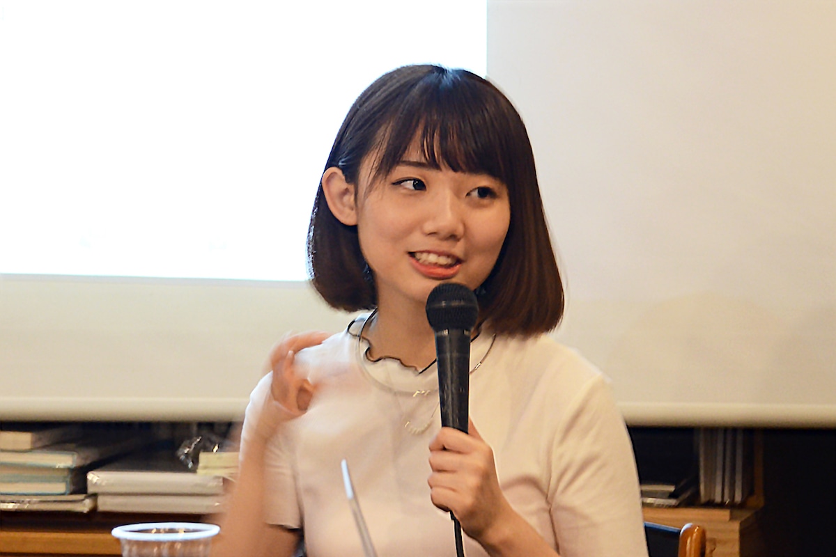山科ティナ