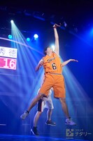 「舞台『黒子のバスケ』OVER-DRIVE」より。（撮影：引地信彦、渡部俊介）