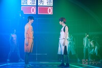 「舞台『黒子のバスケ』OVER-DRIVE」より。（撮影：引地信彦、渡部俊介）