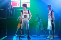 「舞台『黒子のバスケ』OVER-DRIVE」より。（撮影：引地信彦、渡部俊介）