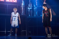 「舞台『黒子のバスケ』OVER-DRIVE」より。（撮影：引地信彦、渡部俊介）