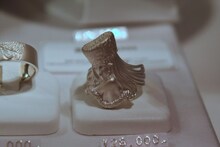 “松本零士ロマンティックコレクション”の「『銀河鉄道999』メーテル立体リング」。