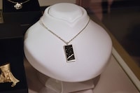 “松本零士ロマンティックコレクション”の「『銀河鉄道999』ネックレス」。