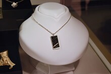 “松本零士ロマンティックコレクション”の「『銀河鉄道999』ネックレス」。