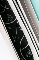 勝生勇利モデルの財布。