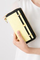 ユーリ・プリセツキーモデルの財布。