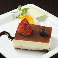 個室居酒屋6年4組に登場するコラボメニュー「早押しボタンティラミス」。