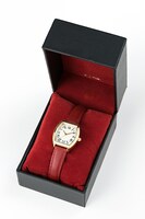 エドワード・エルリックをモチーフにした腕時計。