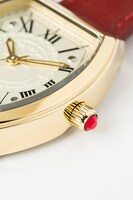 エドワード・エルリックをモチーフにした腕時計。