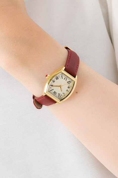 エドワード・エルリックをモチーフにした腕時計の着用例。