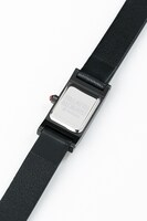 エンヴィーをモチーフにした腕時計。