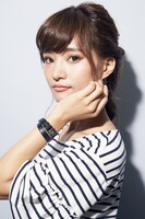 エンヴィーをモチーフにした腕時計の着用例。