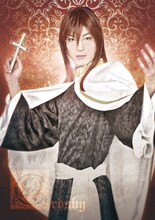 松本祐一演じるクロスビー牧師（初演のキャラクタービジュアルより）。