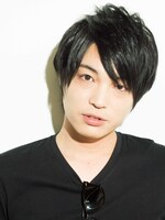 クロスビー牧師役の松本祐一。