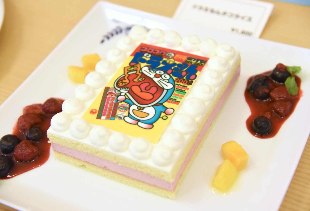 「創刊号ケーキ」(c)Fujiko-Pro